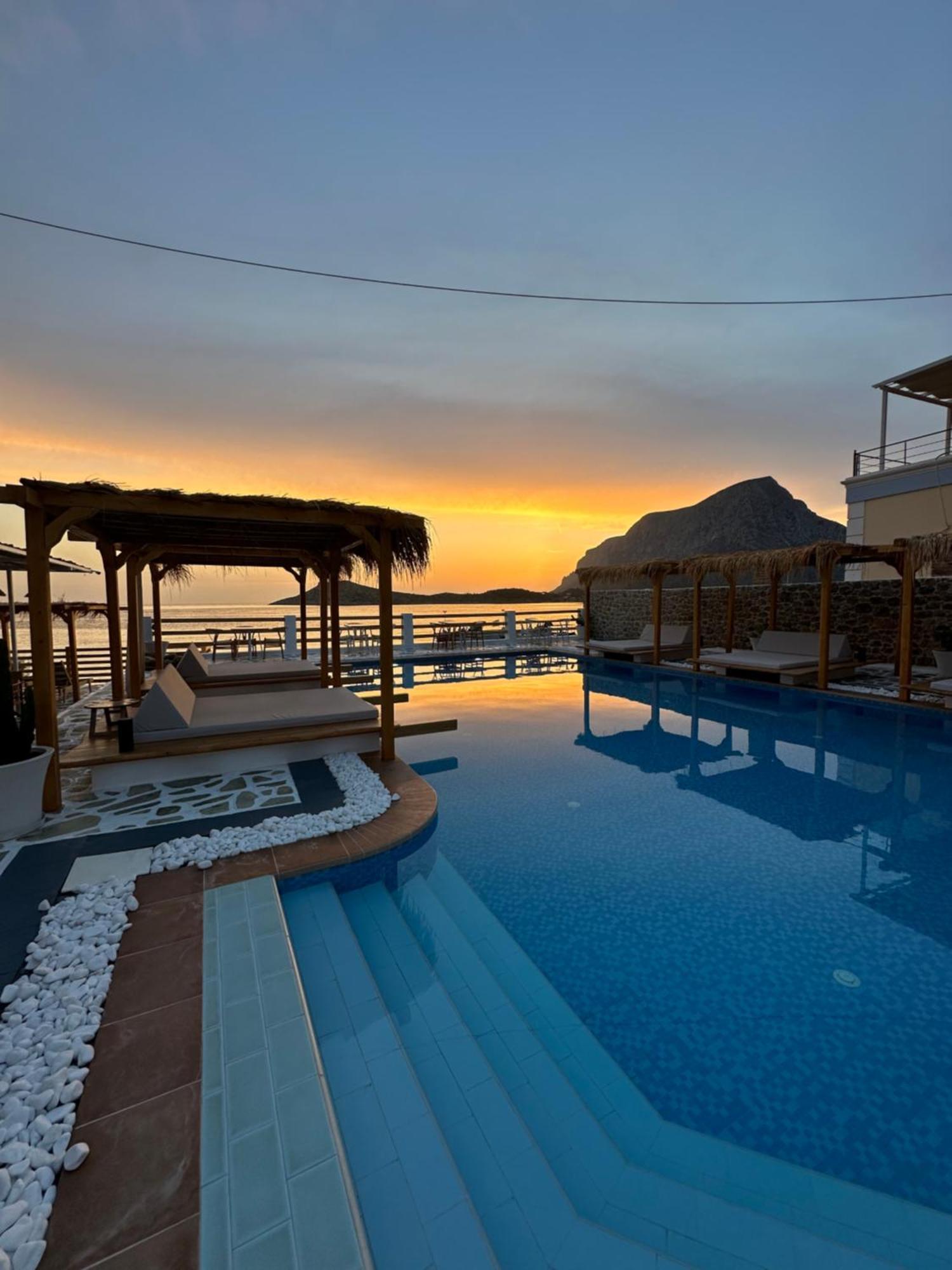 Spongia Hotel Suites & Spa Myrties エクステリア 写真